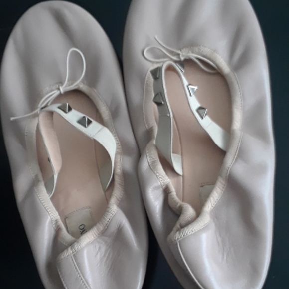 VALENTINO ROCKSTUD BALLET.. - Picture 6 of 6